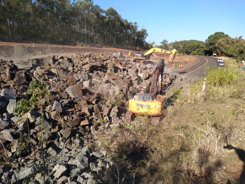 Detonação de rochas na BR-369